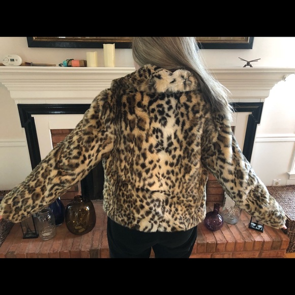 FAUX FUR JACKET SIZE SMALL - Picture 8 of 8